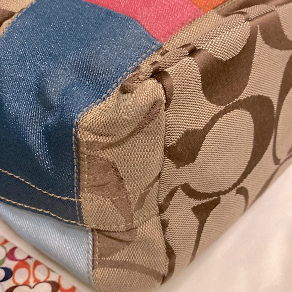 COACH jacquard w/multicolored band at base. Cream patent leather trim. #10858 - Picture 8 of 15